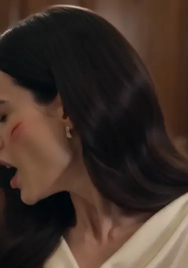 My Husband Slapped Me in Front of His Mistress to Make Me "Kneel and Leave"