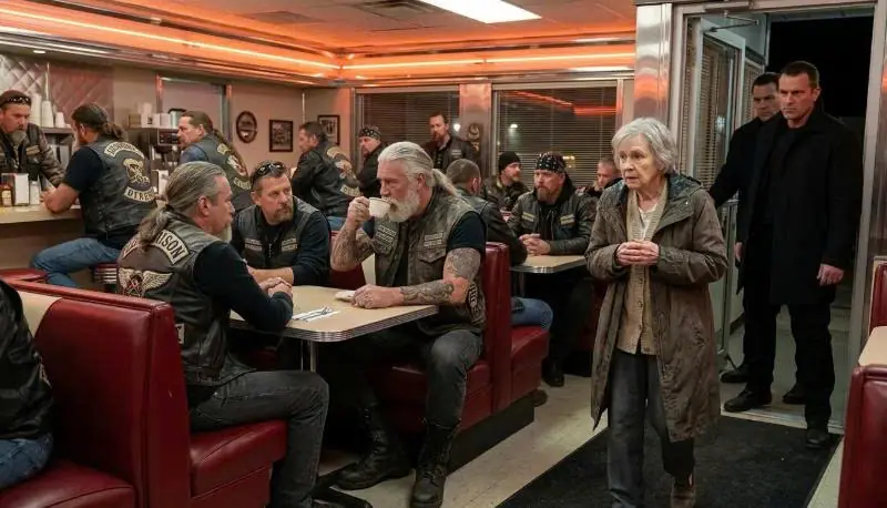 “Can I Hide Here?” an Old Woman Asked a Hells Angel — Then He Stepped Between Her and Two Men in Suits