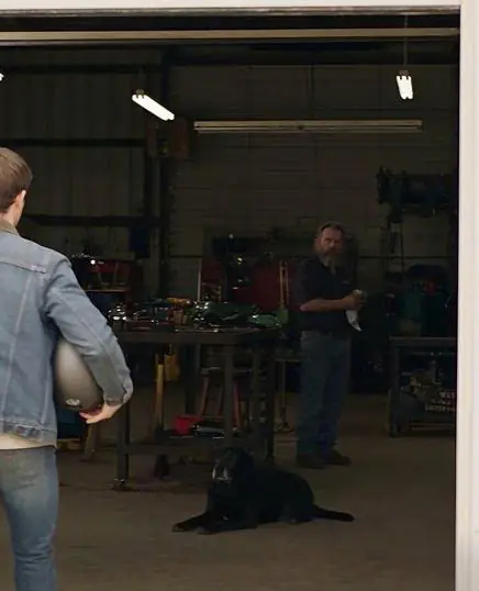 The Old Dog Everyone Passed By Chose the Biker Who Had Stopped Believing in Family. Then a Brass Key Opened the Barn That Had Been Waiting for Him for Thirty Years.