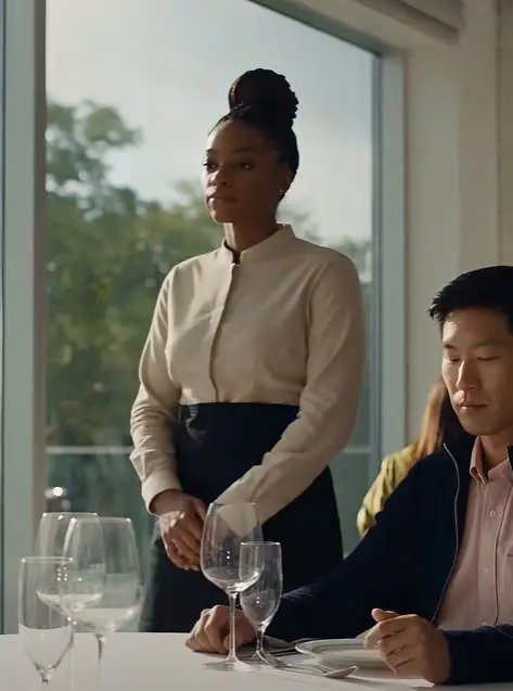 Millionaire Bet $100K a Black Waitress Can't Speak Chinese — Her Reply Makes the Whole Room Stand Up